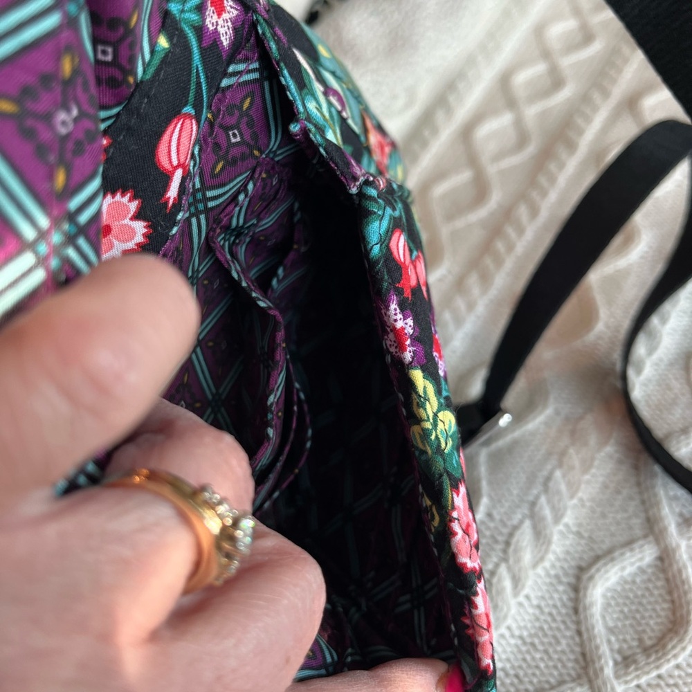 Vera Bradley Small Crossbody Floral credit card compartments - Picture 14 of 16
